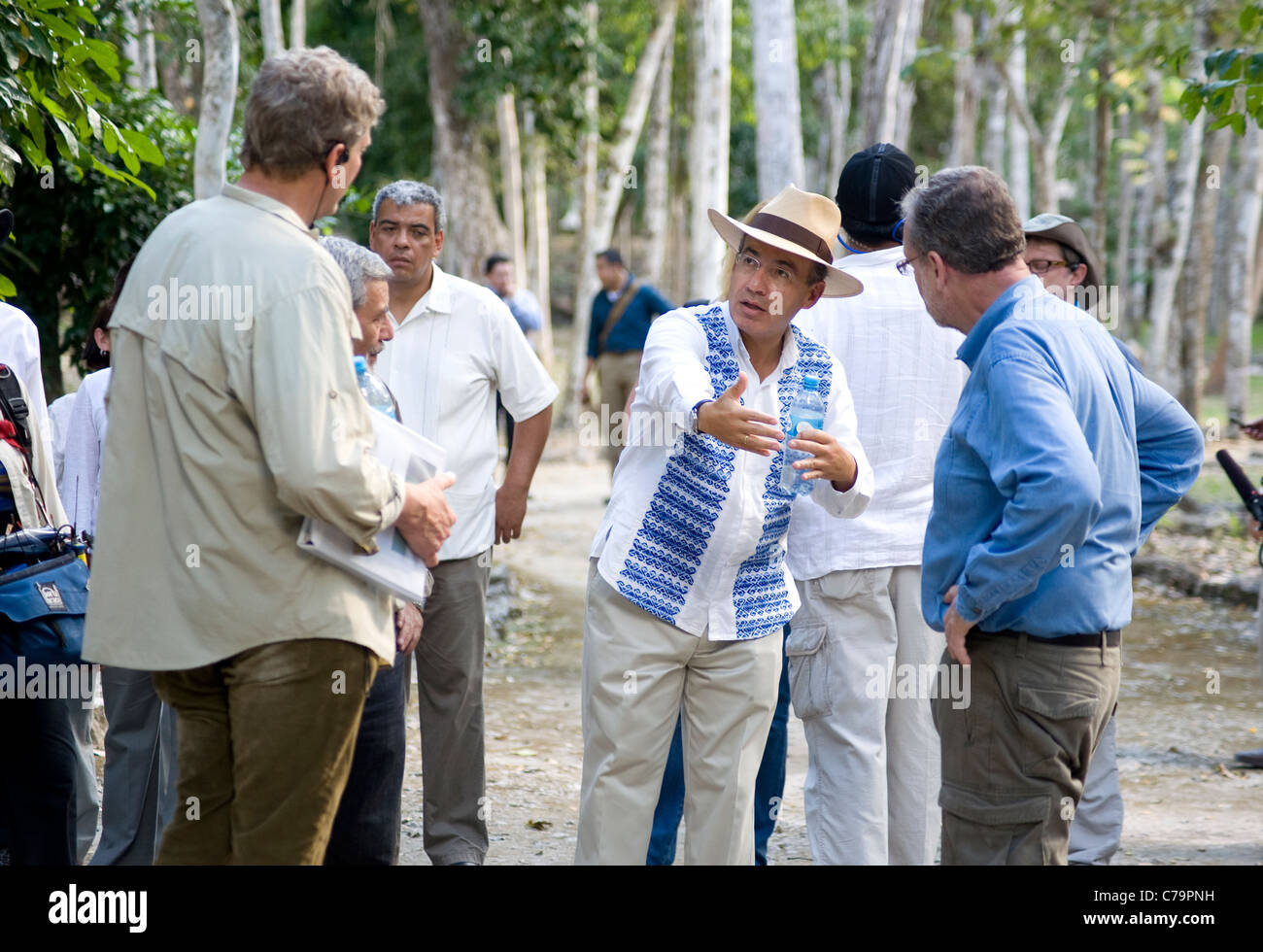 Le Président Calderon avec Peter Greenberg Jean anddirector Fesit de Calakmul Banque D'Images