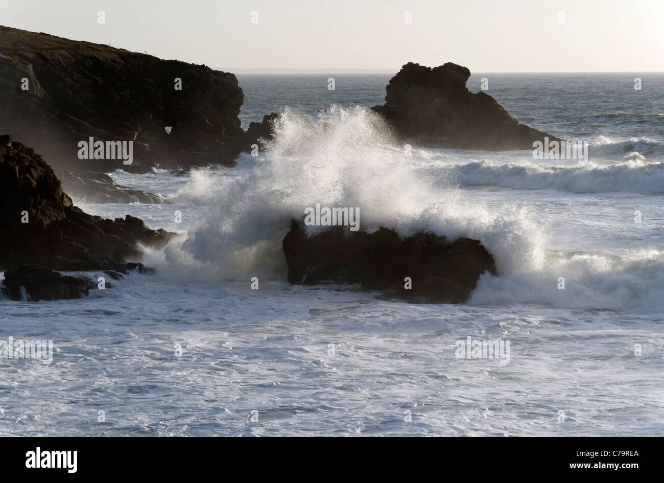 Tempête sur la côte sauvage de la presqu'île de Quiberon (Morbihan, Bretagne, France). Banque D'Images