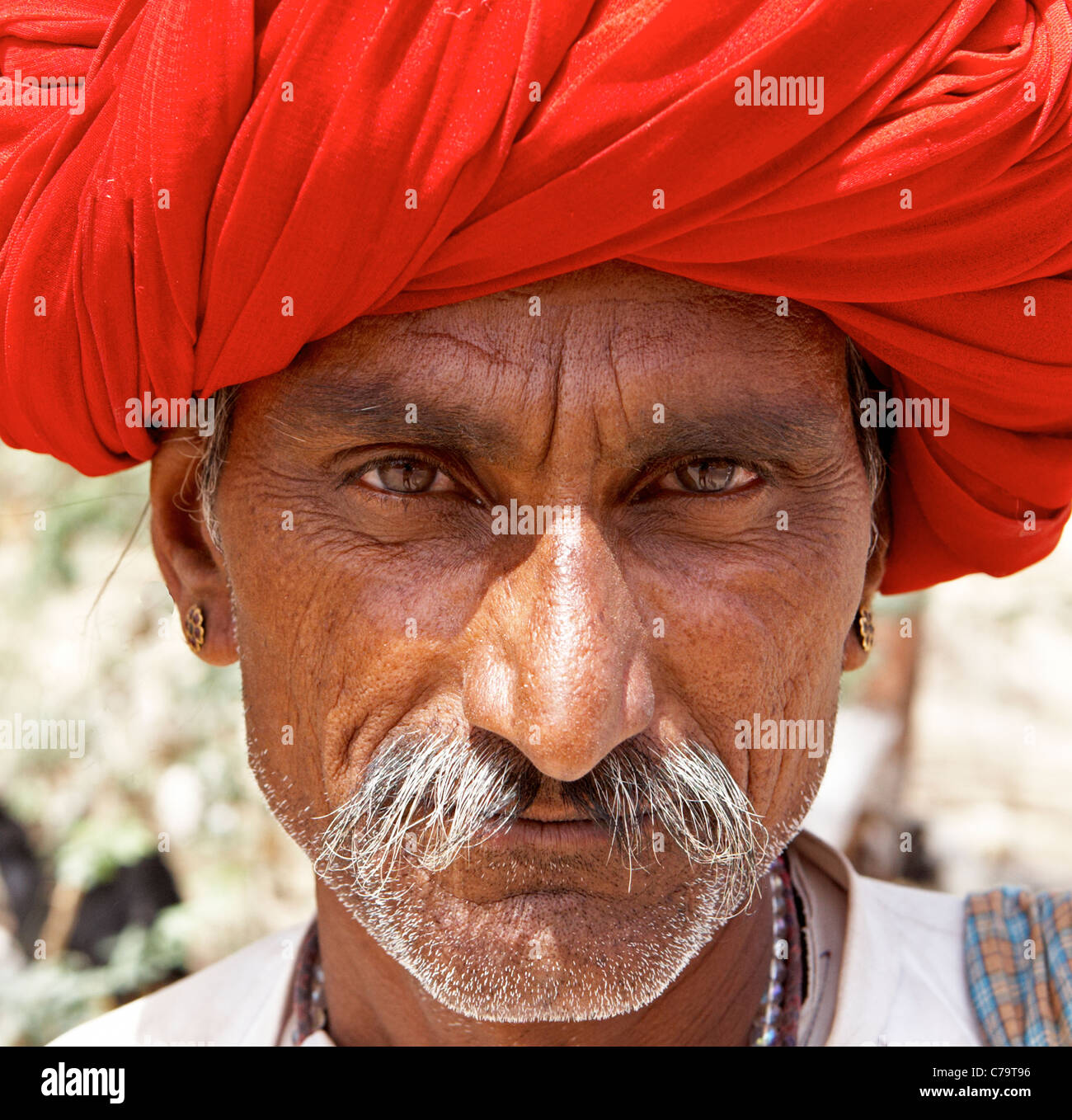 Indian Shepherd Wearing Red Turban Pushkar Rajasthan Inde Banque D'Images