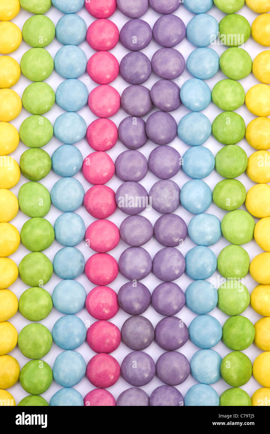 Motif à l'aide de lignes de bonbons smarties. Close up Banque D'Images