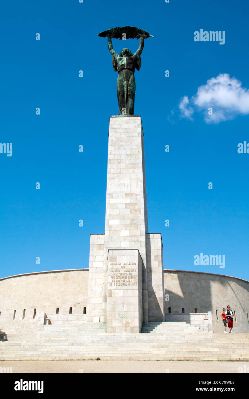 La Statue de la liberté sur la colline Gellert à Budapest a été érigée en 1947 en souvenir de la libération soviétique de l'occupation nazie. Banque D'Images