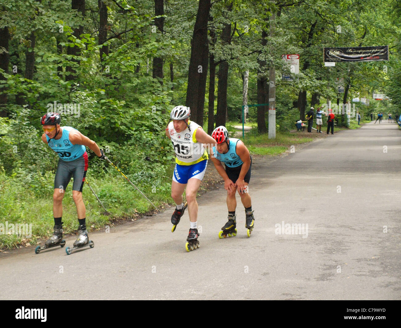 La compétition sur skis à roulettes 0,100 miles Banque D'Images