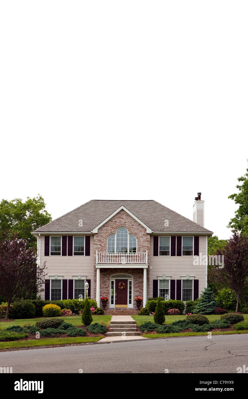 Une grande maison de luxe isolated over white. Beaucoup de blanc de l'espace pour votre texte ou dessin. Banque D'Images