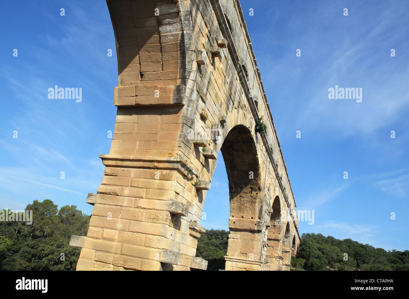 Pont ancien aqueduc romain du 1er siècle appelé Pont du Gard sur Gard, près de Remoulins, Gard departement en France Banque D'Images