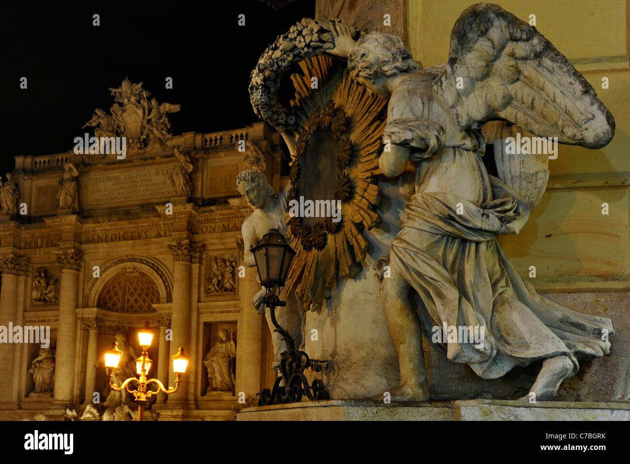 Sculptures à la fontaine de Trevi dans la nuit, Fontana di Trevi, Rome, Latium, Italie, Europe Banque D'Images