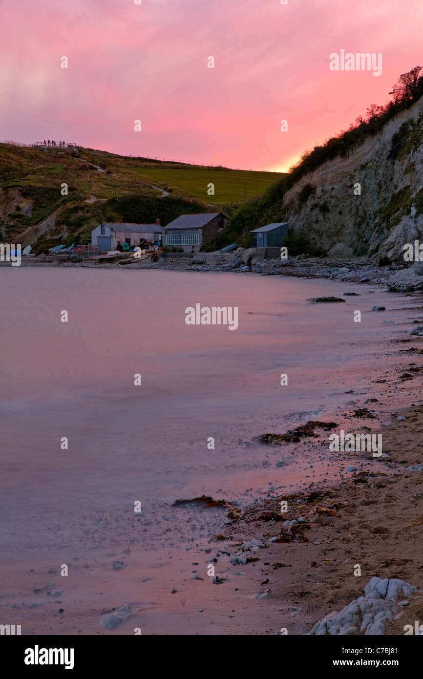 Une vue de l'anse de Lulworth, partie de la côte jurassique du Dorset au coucher du soleil Banque D'Images