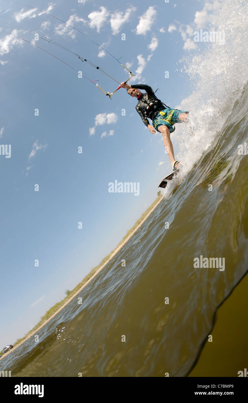 Kite surfer sur la mer Noire, Ukraine Banque D'Images