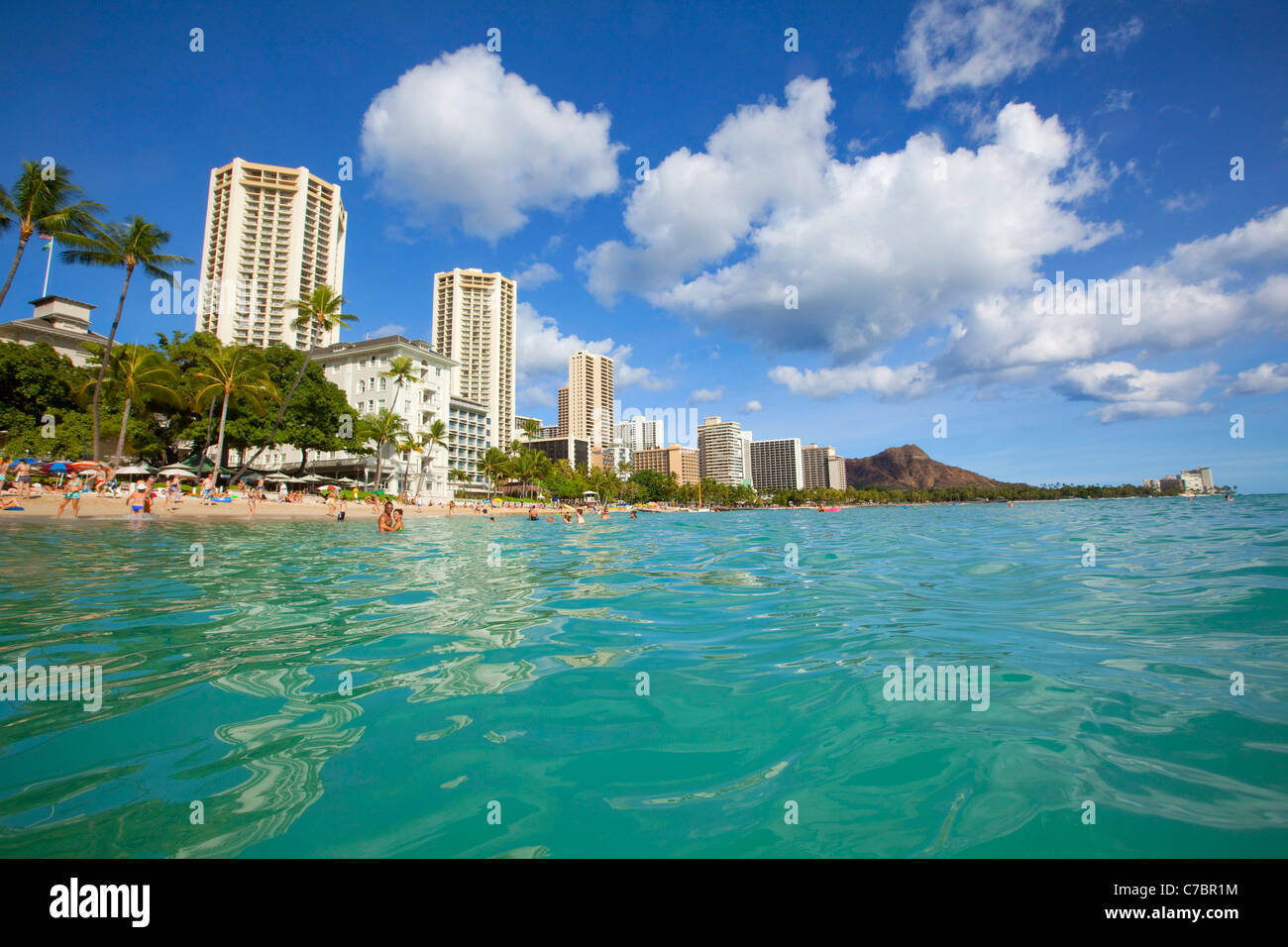 La plage de Waikiki, Honolulu, Oahu, Hawaii Banque D'Images