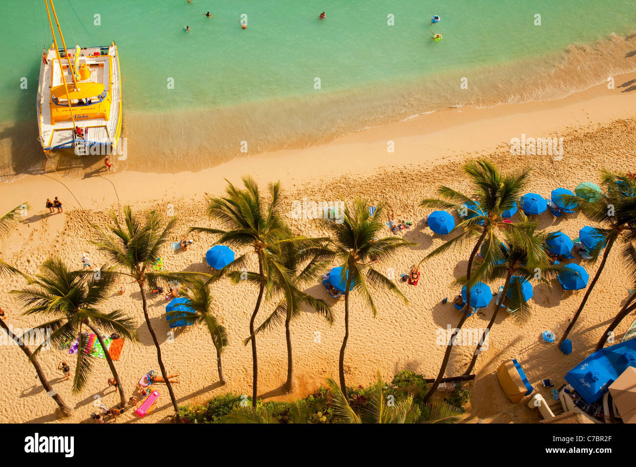 La plage de Waikiki, Honolulu, Oahu, Hawaii Banque D'Images