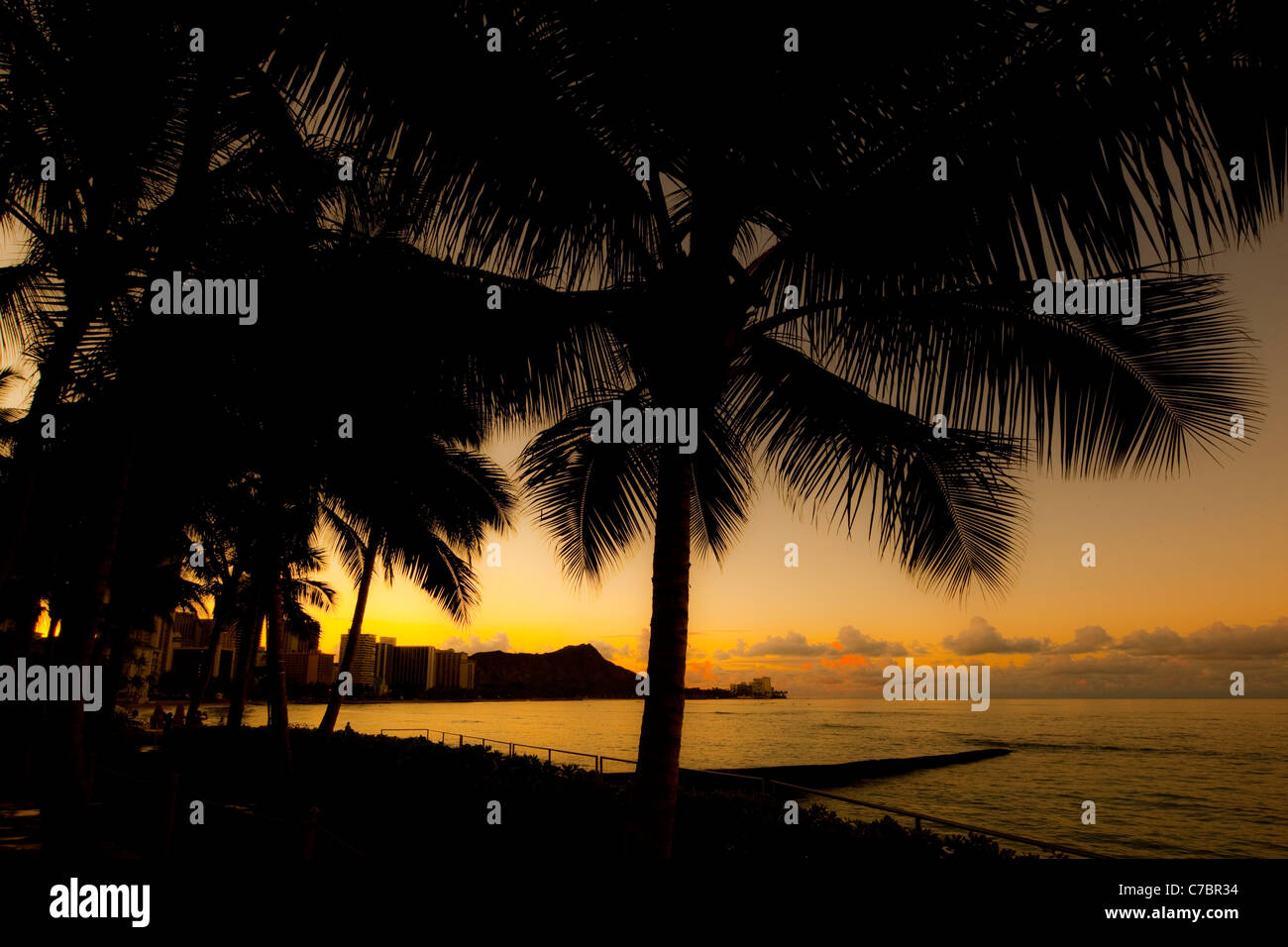 Lever du soleil, Diamond Head, la plage de Waikiki, Honolulu, Oahu, Hawaii Banque D'Images