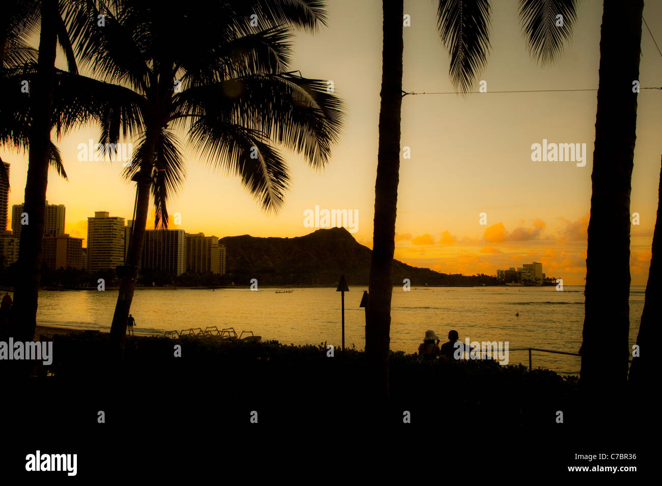 Lever du soleil, Diamond Head, la plage de Waikiki, Honolulu, Oahu, Hawaii Banque D'Images