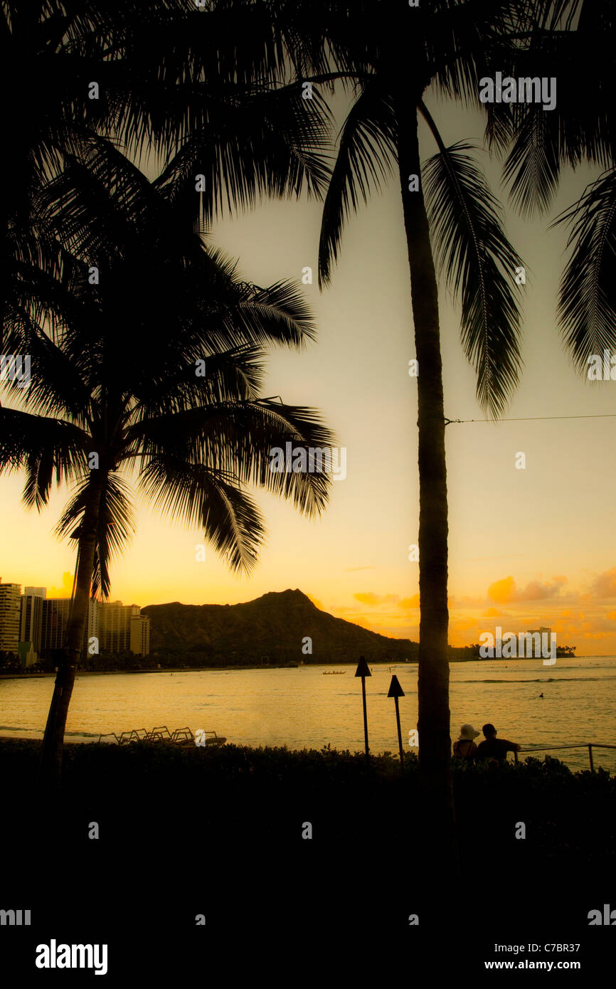 Lever du soleil, Diamond Head, la plage de Waikiki, Honolulu, Oahu, Hawaii Banque D'Images