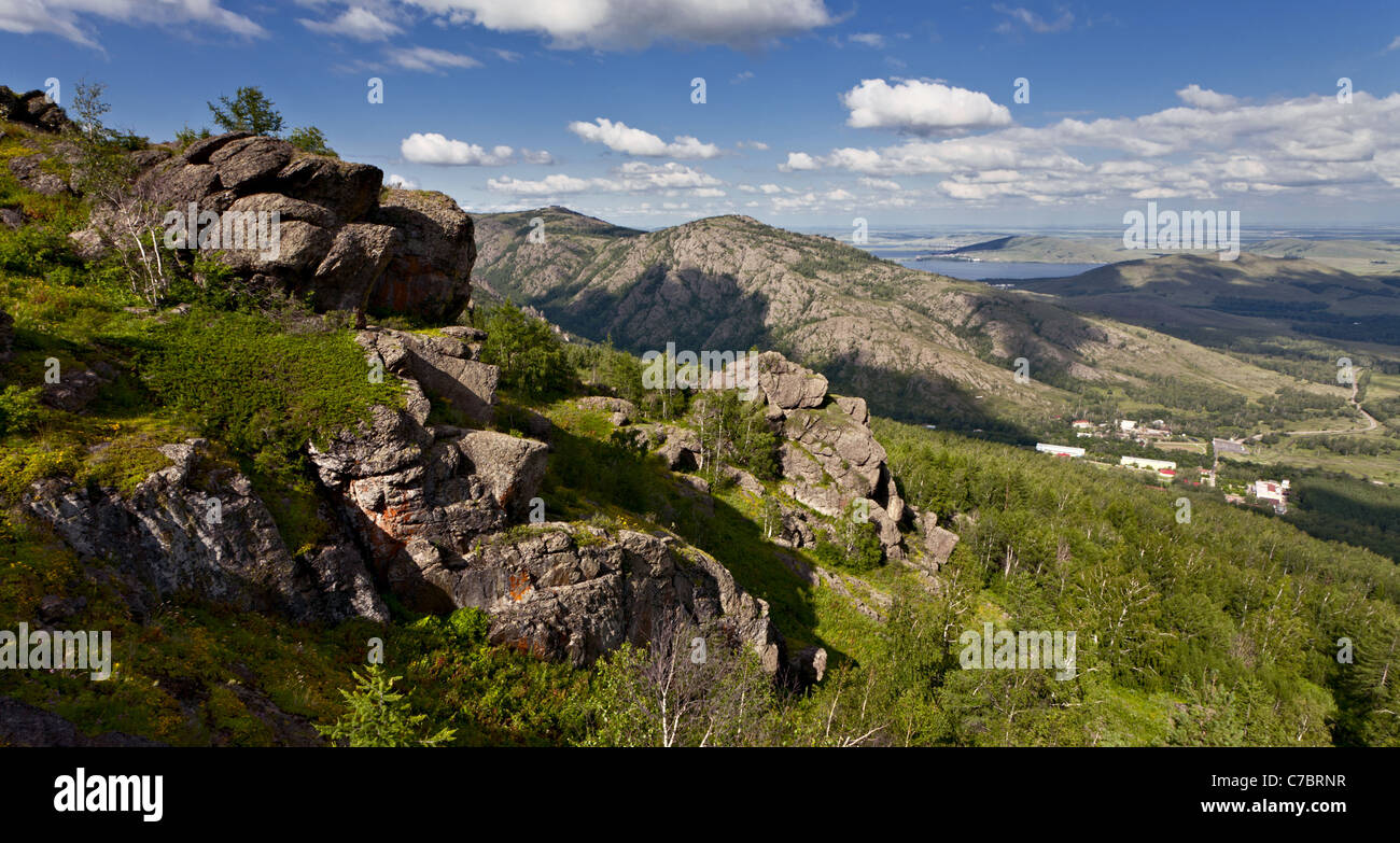 Vue depuis la montagne, Oural, Russie Banque D'Images