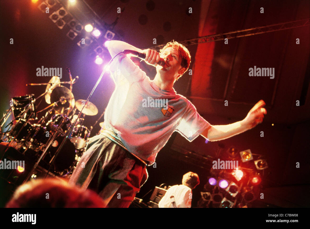 SIMPLE MINDS groupe rock britannique avec Jim Kerr en 1984. Robin Photo Ridley Banque D'Images