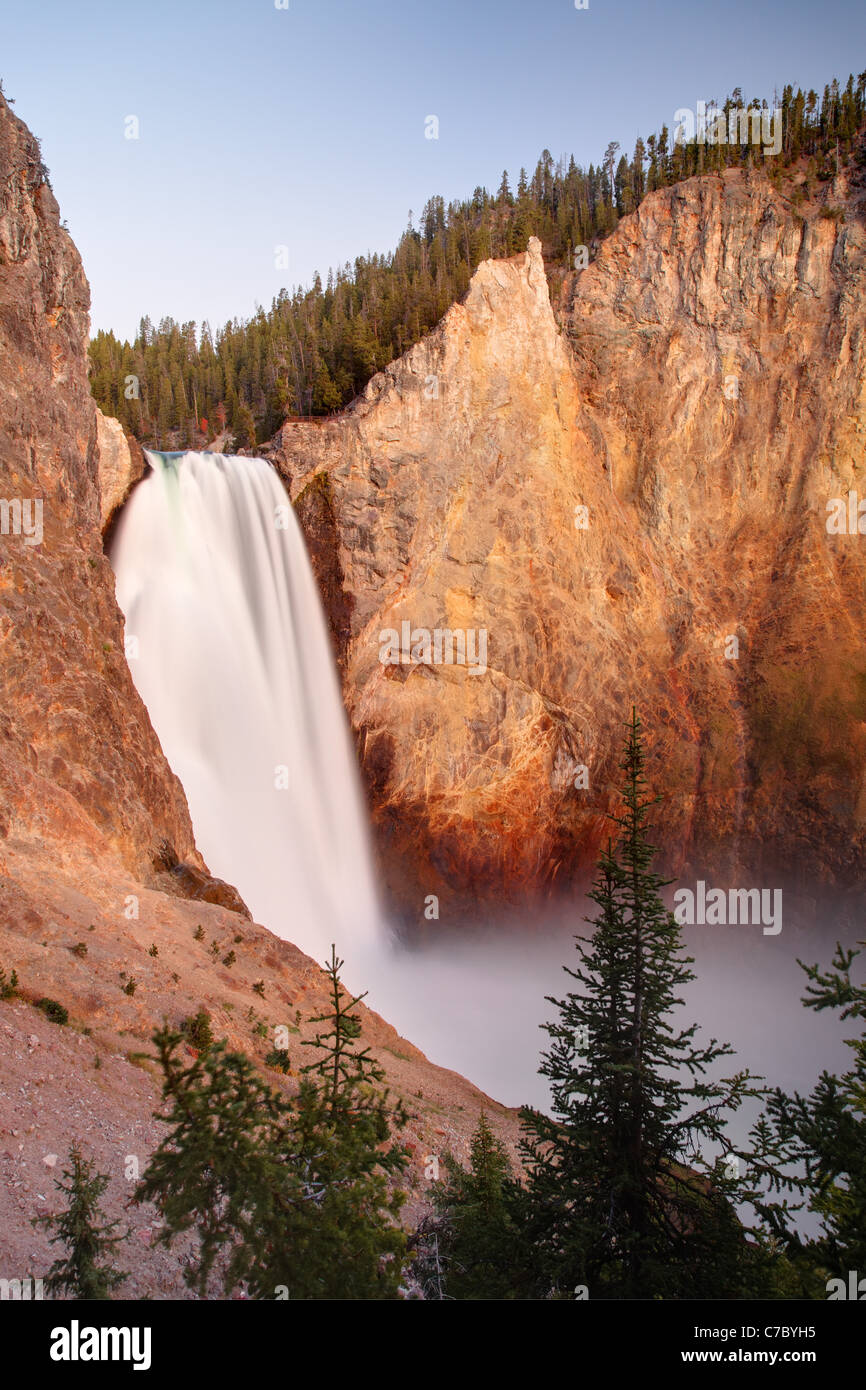 Lower Falls de la rivière Yellowstone, Uncle Tom's Trail, Grand Canyon de la Yellowstone, le Parc National de Yellowstone, Wyoming Banque D'Images