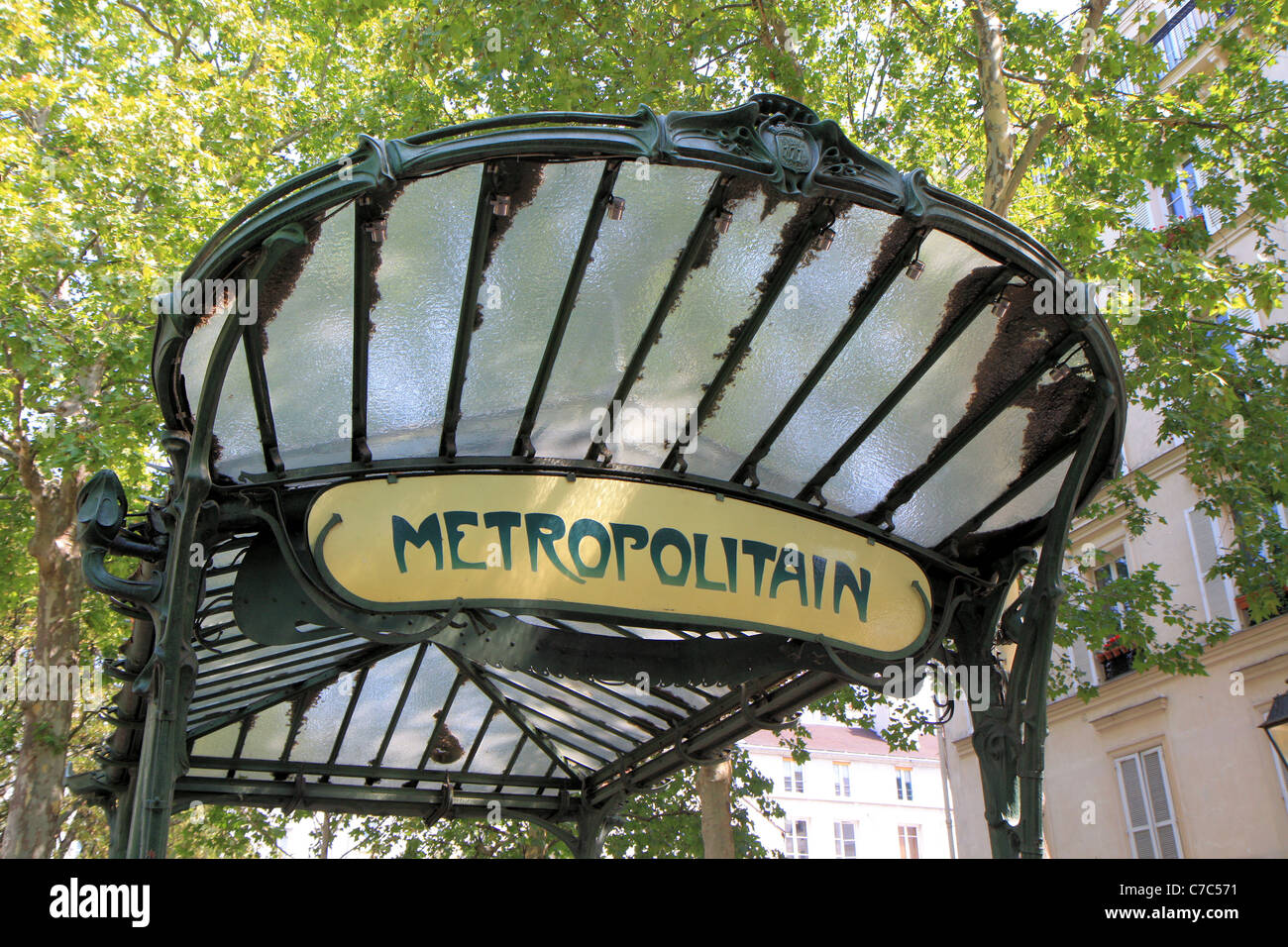 Entrée Art nouveau du métro à Paris, France Banque D'Images