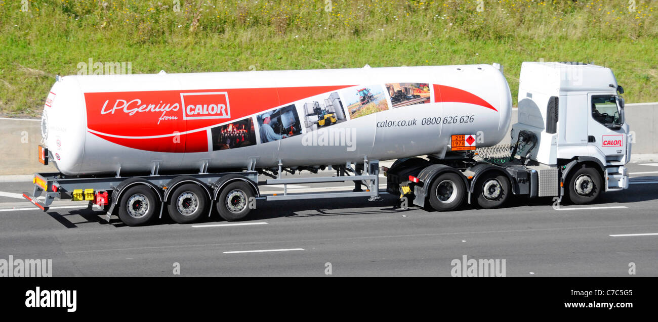 Camion de livraison de remorque de camion-citerne à gaz calor avec Hazchem, panneau d'avertissement de produits chimiques dangereux et de marchandises dangereuses, Angleterre sur l'autoroute du Royaume-Uni Banque D'Images
