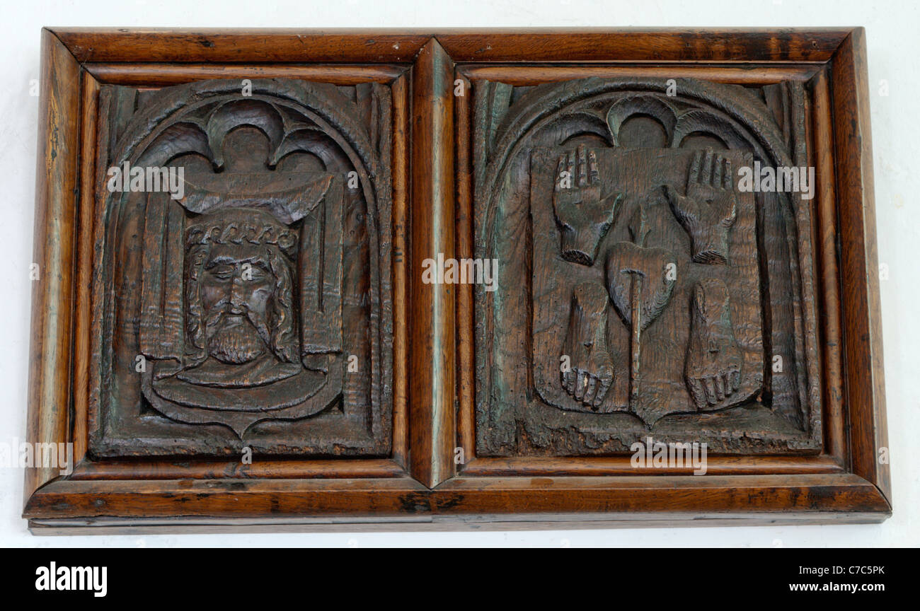 Sur les sculptures en bois de châtaignier dans l'église de Saint Sampson, Golant, Cornwall. Voir la description pour plus de détails. Banque D'Images