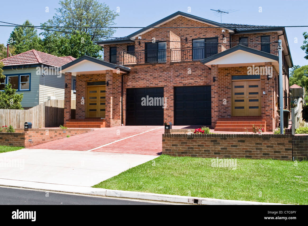 Une maison en duplex dans une rue de banlieue de Sydney Banque D'Images