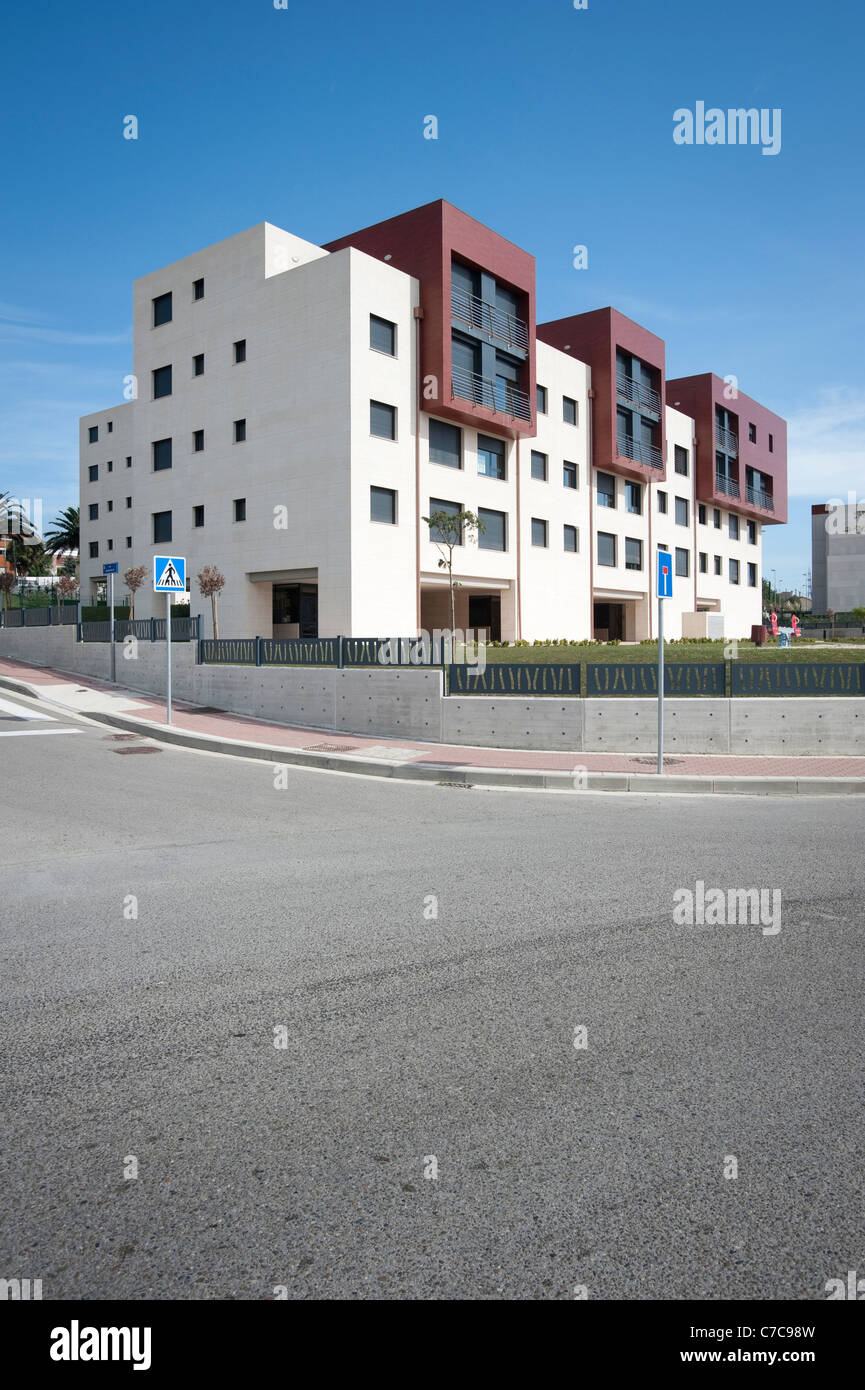 Bâtiment moderne à la périphérie de Santander en Espagne Banque D'Images