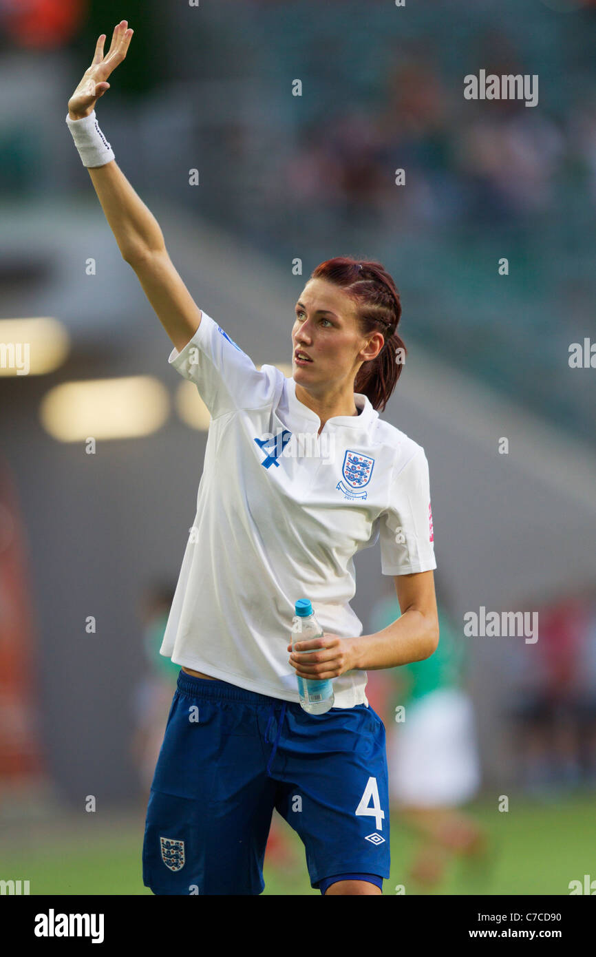 Jill Scott de l'Angleterre des courbes pour partisans après l'Angleterre a attiré 1-1 avec le Mexique en 2011 une Coupe du Monde féminine de la fifa match du groupe B. Banque D'Images