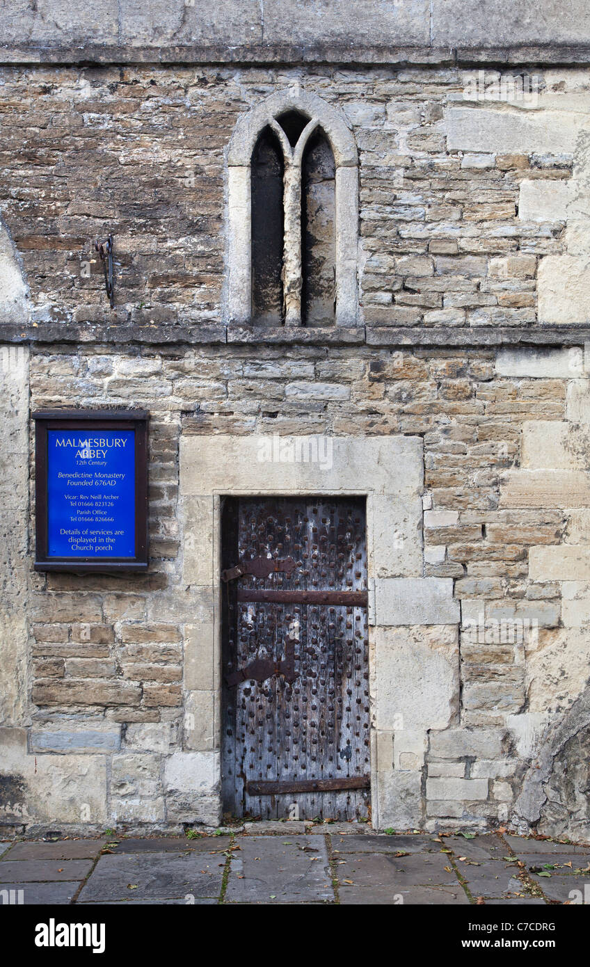 Gate House et Lock Up de prisons à l'entrée à l'abbaye de Malmesbury Banque D'Images