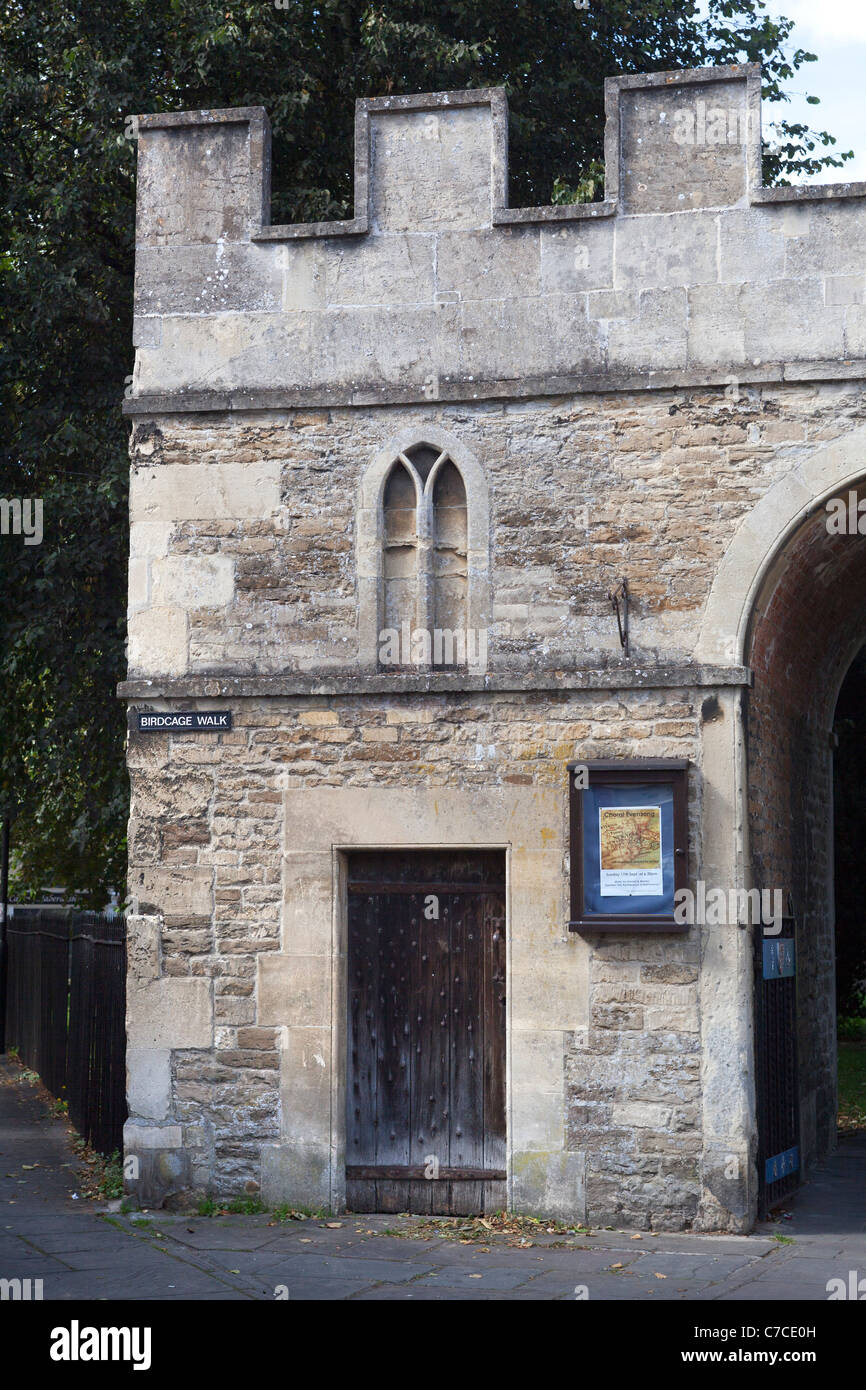 Gate House et Lock Up de prisons à Tolsey Gate entrée de l'abbaye Banque D'Images