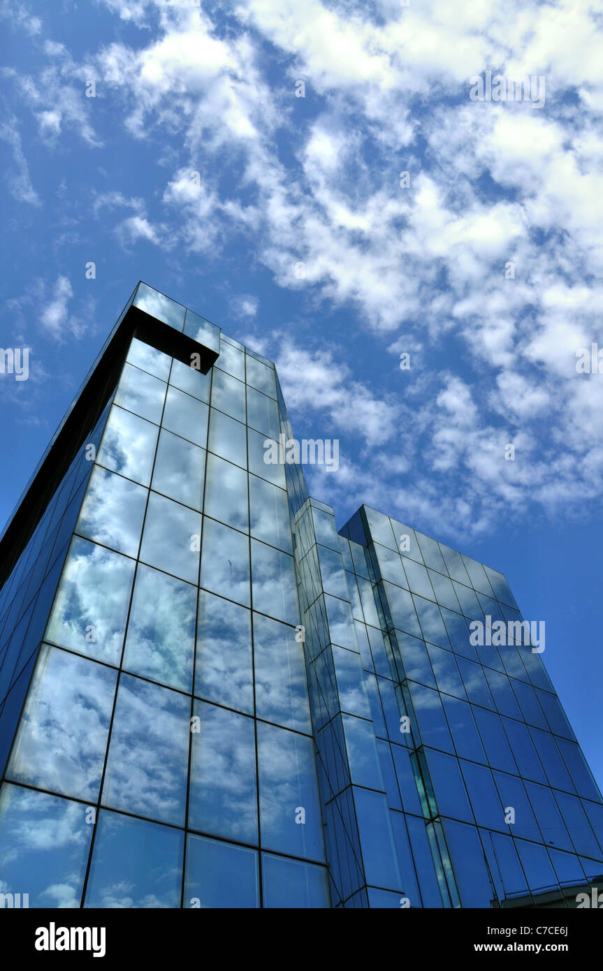 Bâtiment de bureaux Windows, cool business background Banque D'Images