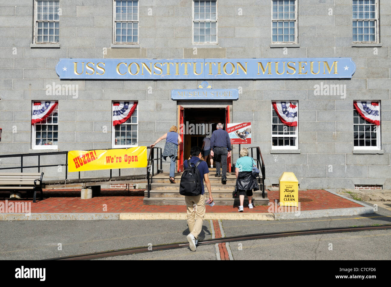 L'extérieur de l'USS Constitution Museum situé sur le quai d'Old Ironsides, Charlestown Navy Yard, Boston, Massachusetts, USA Banque D'Images