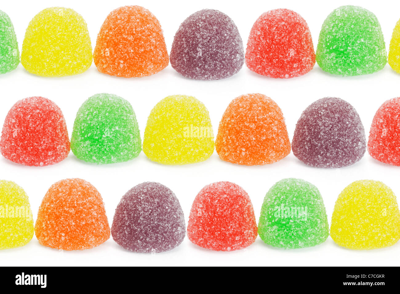 Bonbons mous multicolores jelly organisé sur fond blanc Banque D'Images