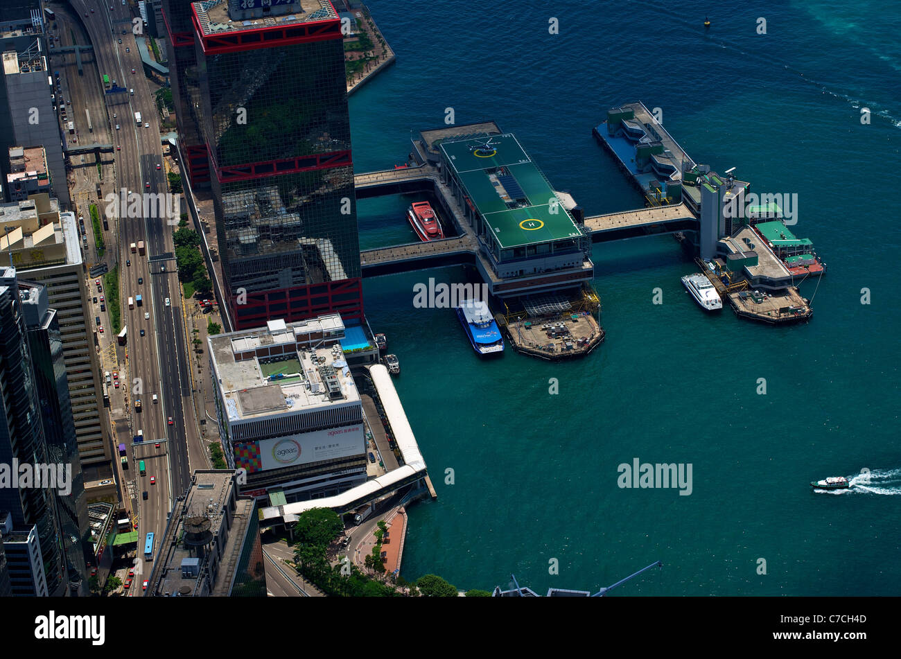 Un point central de transport y compris l'hélicoptère port et Terminal du Ferry de Macao à la Shun Tak Centre. Banque D'Images