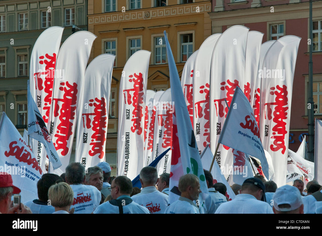 Des banderoles de solidarité, les syndicats européens démonstration pendant réunion des ministres des finances de l'UE sur Septembre 17, 2011 à Wroclaw Pologne Banque D'Images