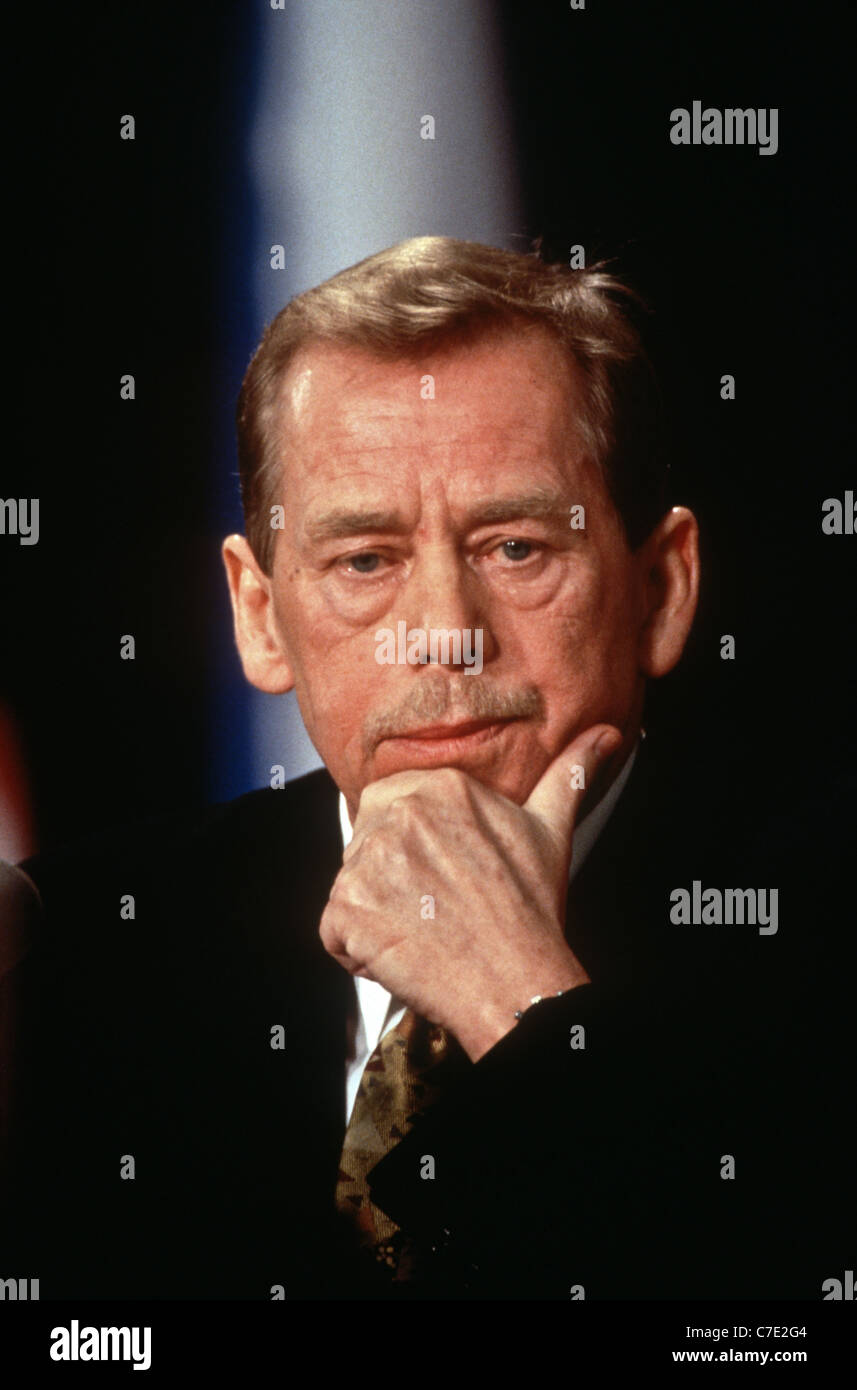 Le président tchèque Vaclav Havel lors d'une conférence de presse conjointe au Département d'Etat à Washington Banque D'Images