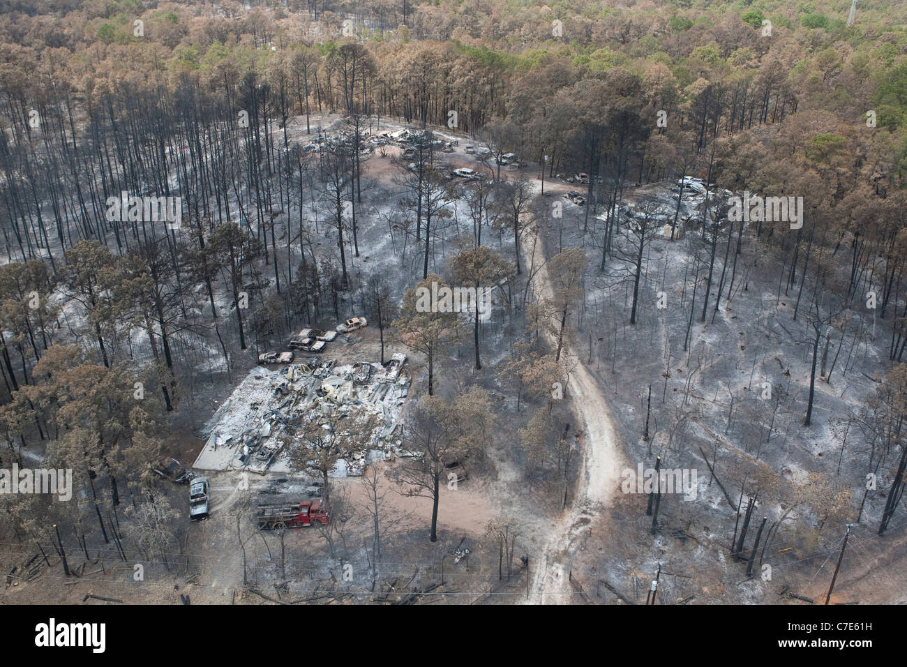 Vue aérienne de la maison détruite par les incendies à proximité de Bastrop, Texas, à la suite d'un mois-longue sécheresse. Banque D'Images