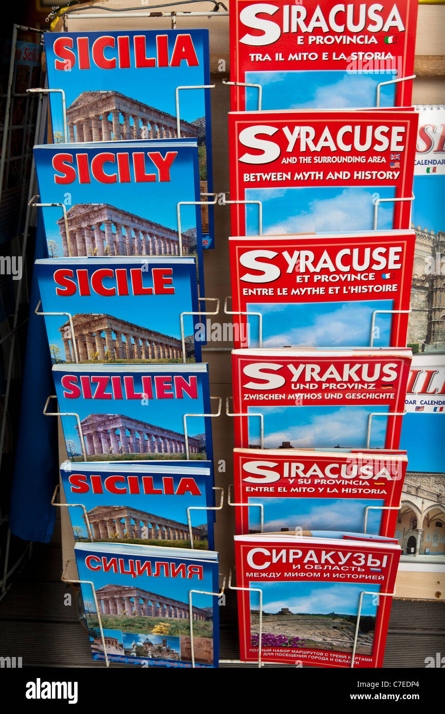 Syracuse, Sicile guide books for sale, Syracuse, Sicile, Italie Banque D'Images