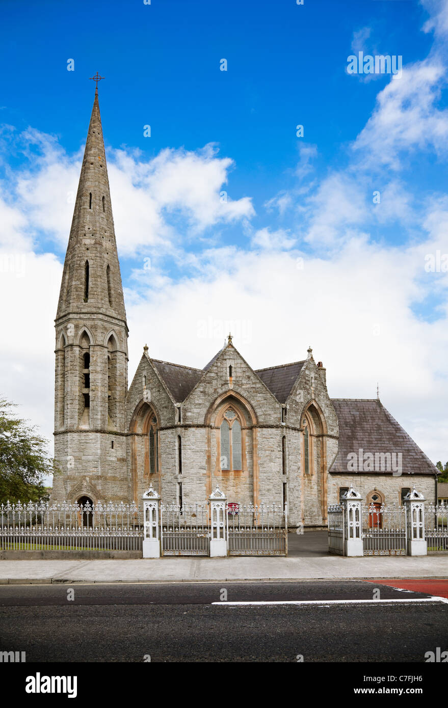 Vue de face de l'église Holy Trinity à Westport, comté de Mayo, Irlande. Banque D'Images