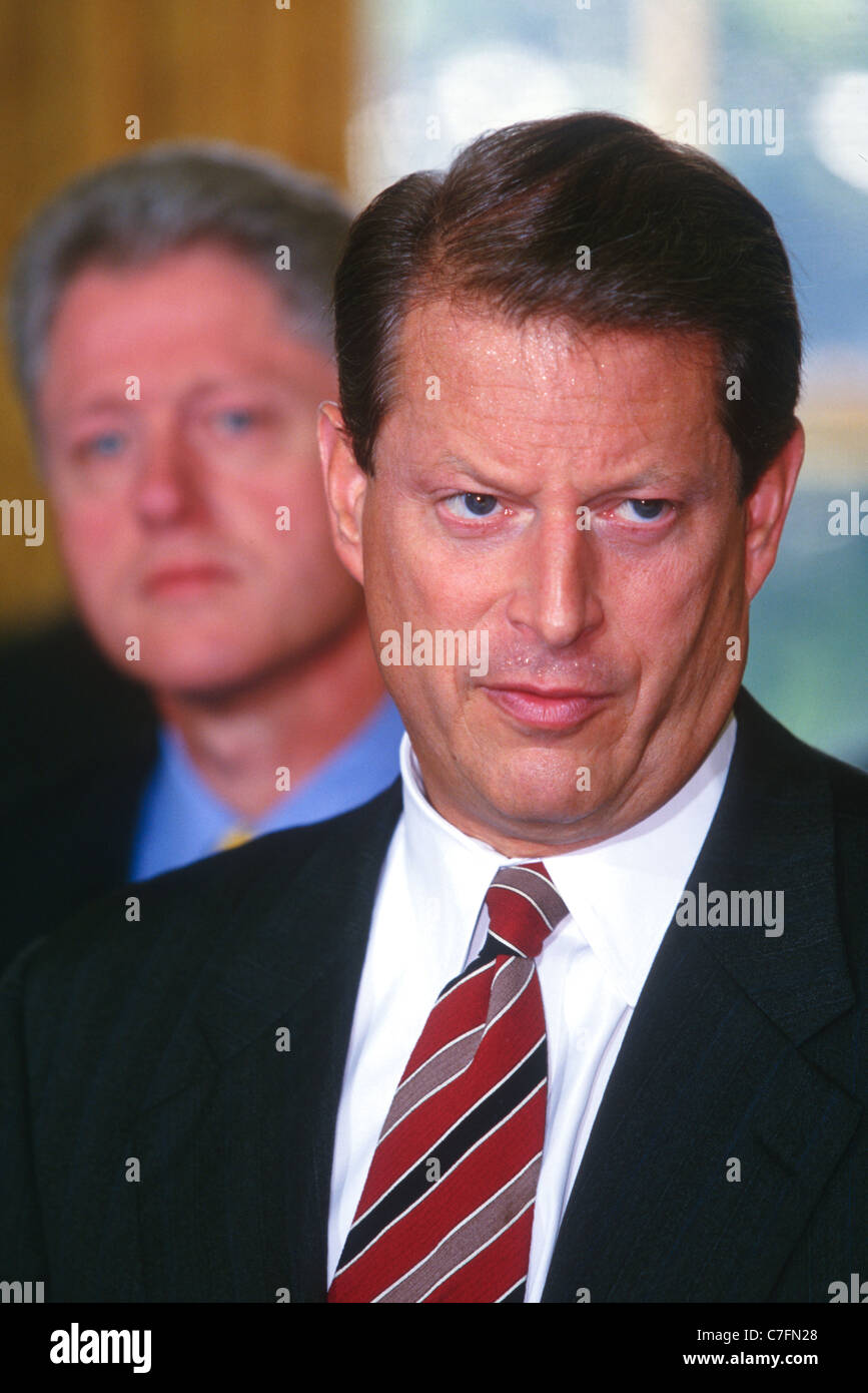 Le vice-président Al Gore fait une déclaration à le bureau ovale à la Maison Blanche à Washington, DC. Banque D'Images