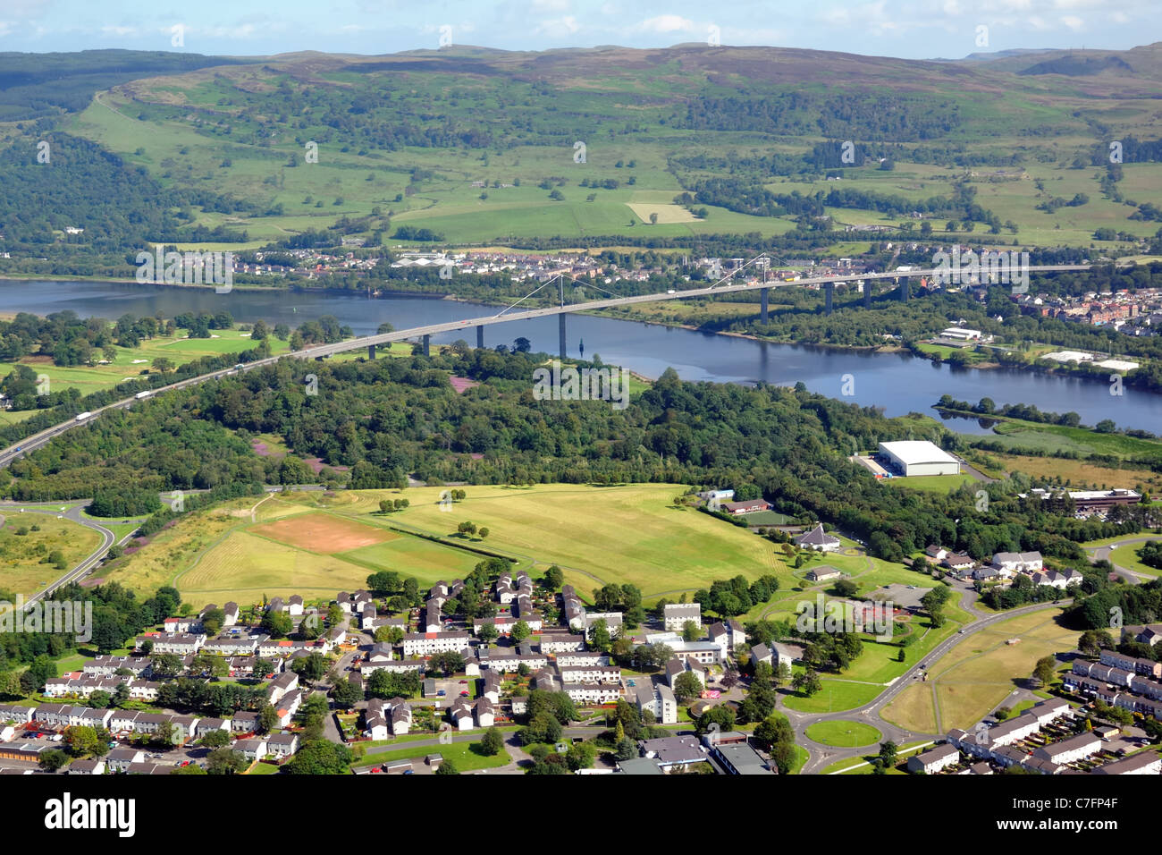 Image aérienne du pont Erskine enjambant la rivière Clyde près de Glasgow, en Écosse, Royaume-Uni, Europe Banque D'Images