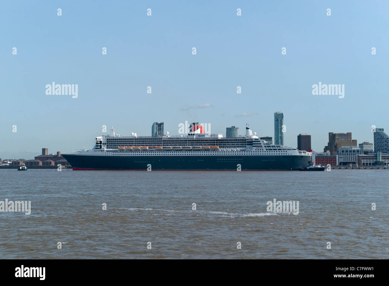 Le Queen Mary 2 visites Liverpool. Banque D'Images