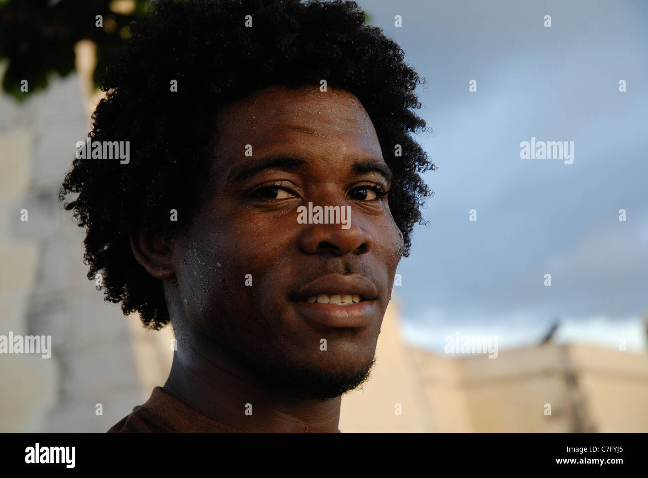 Jeune homme africain portrait, Sao Tomé-et-Principe, l'Afrique. Banque D'Images