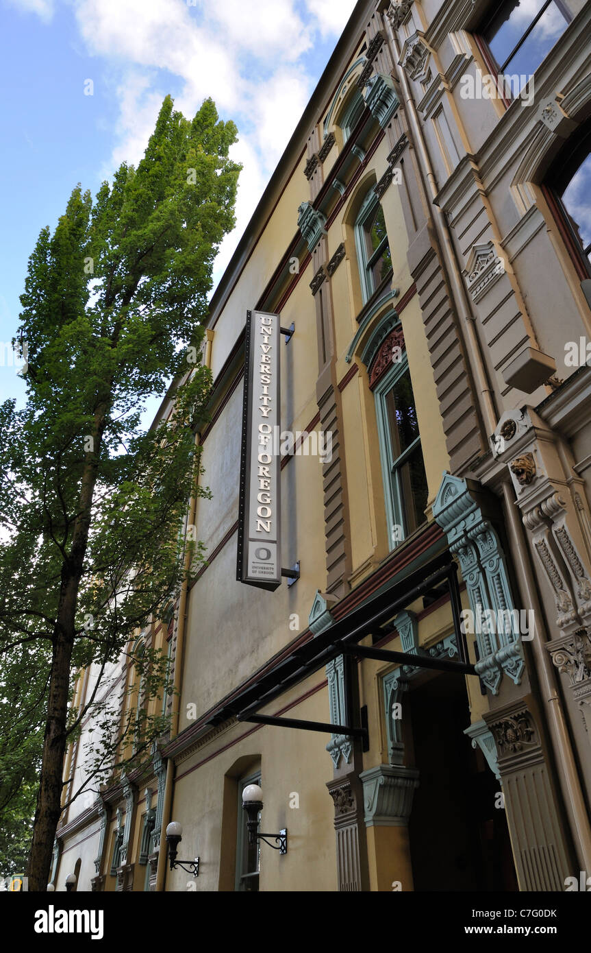 Façade du bâtiment du campus de l'Université de l'Oregon à Portland en Oregon. Banque D'Images