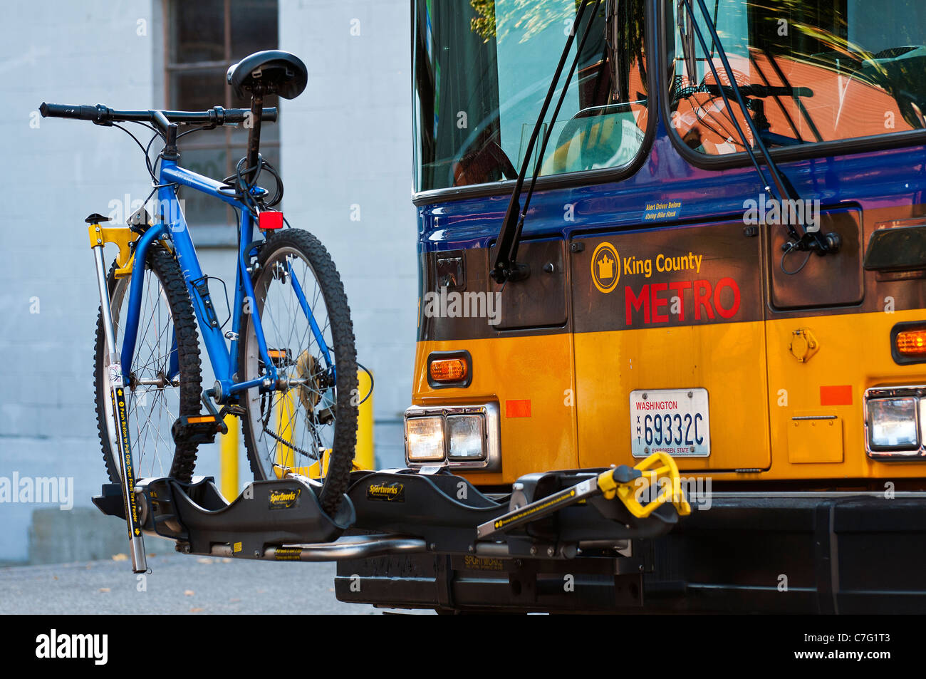 Porte vélo en face de bus public, Seattle, Washington, USA Banque D'Images