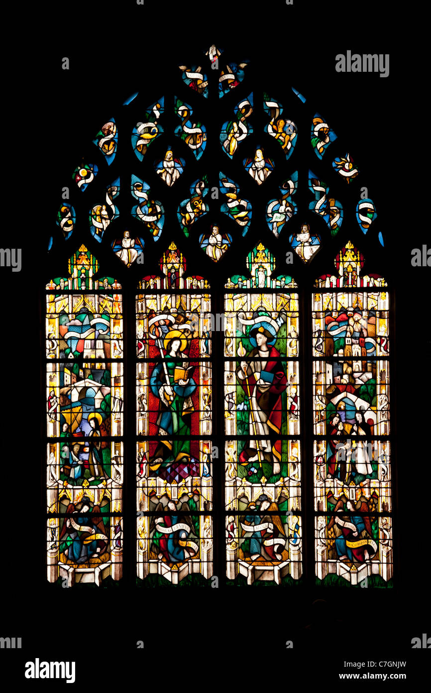 Vitrage belle cathédrale de Vernon en Normandie Banque D'Images