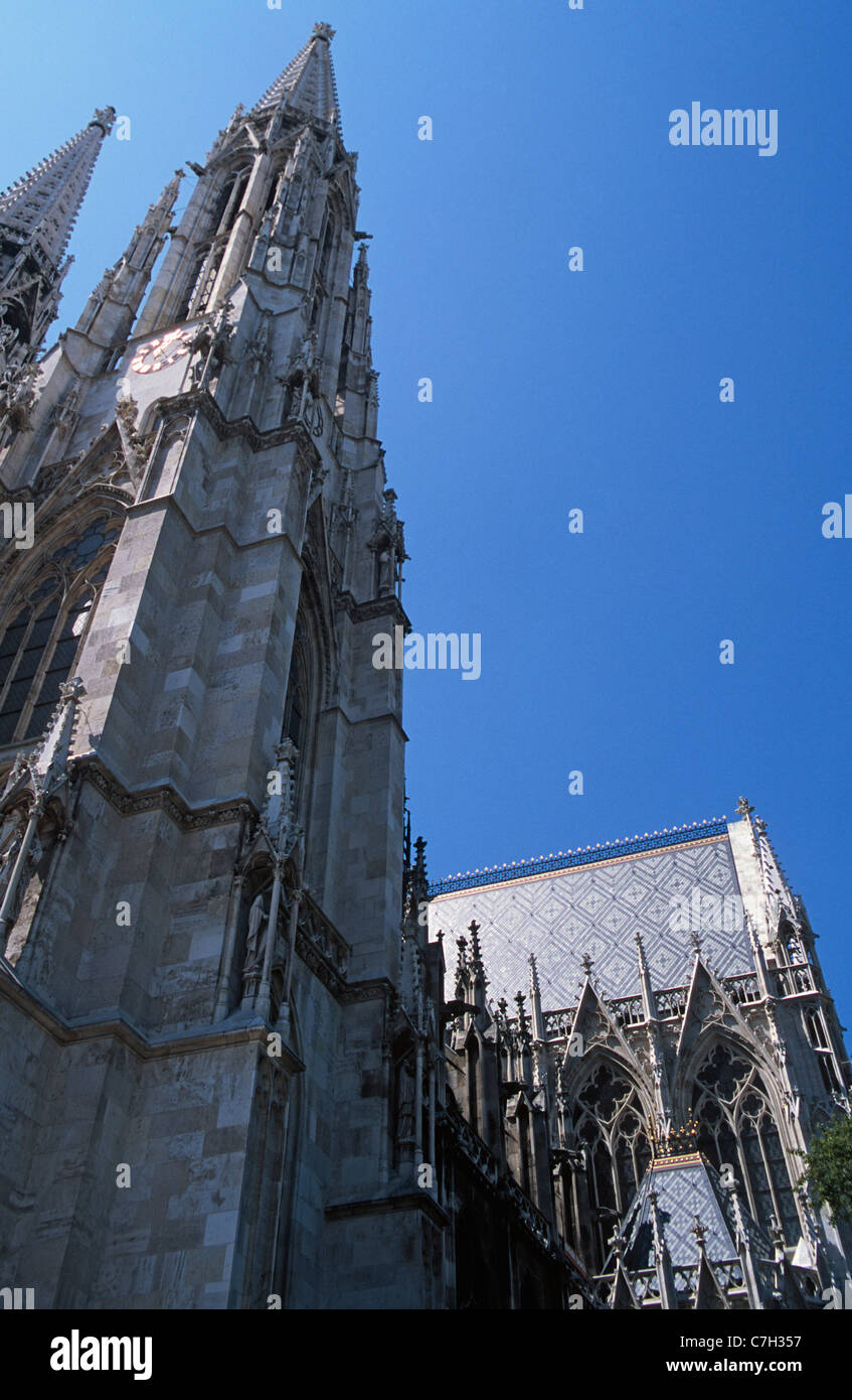 L'Autriche, Vienne, low angle view of Eglise Votive Banque D'Images