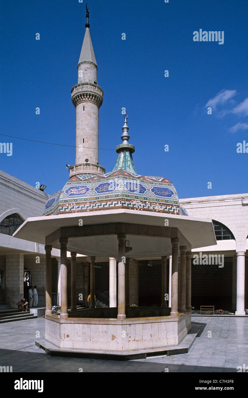 Pavillon dans la cour d'une mosquée Banque D'Images