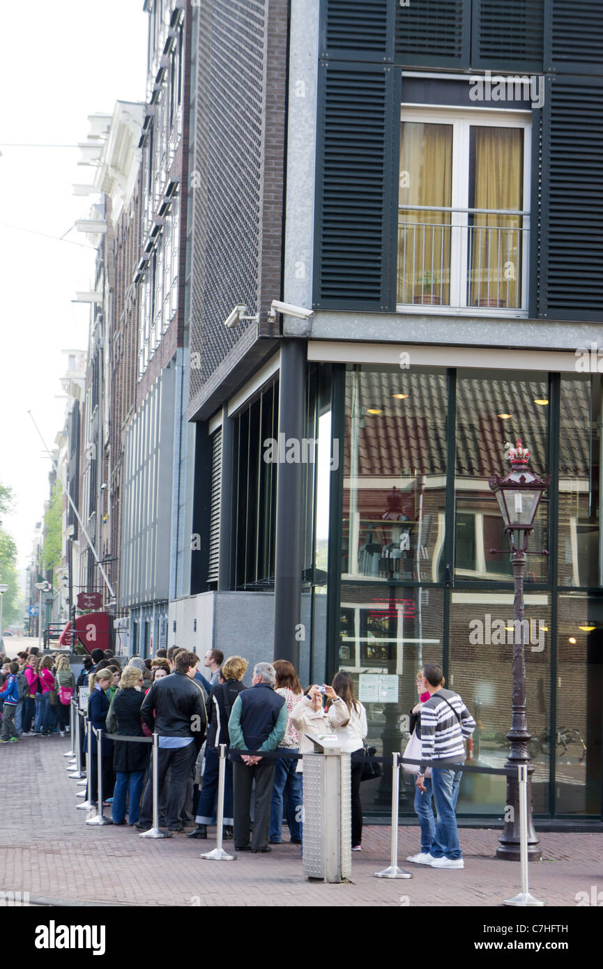 File d'attente pour la maison d'Anne Frank, musée d'Amsterdam, Hollande. Banque D'Images