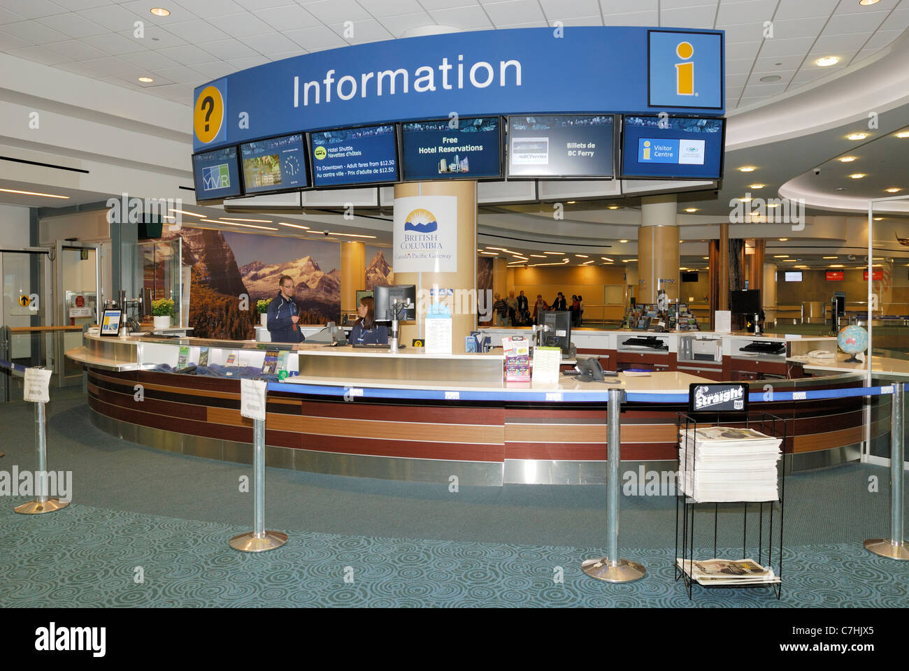 L'aéroport international de Vancouver, kiosque d'information situé au hall des arrivées internationales. Banque D'Images