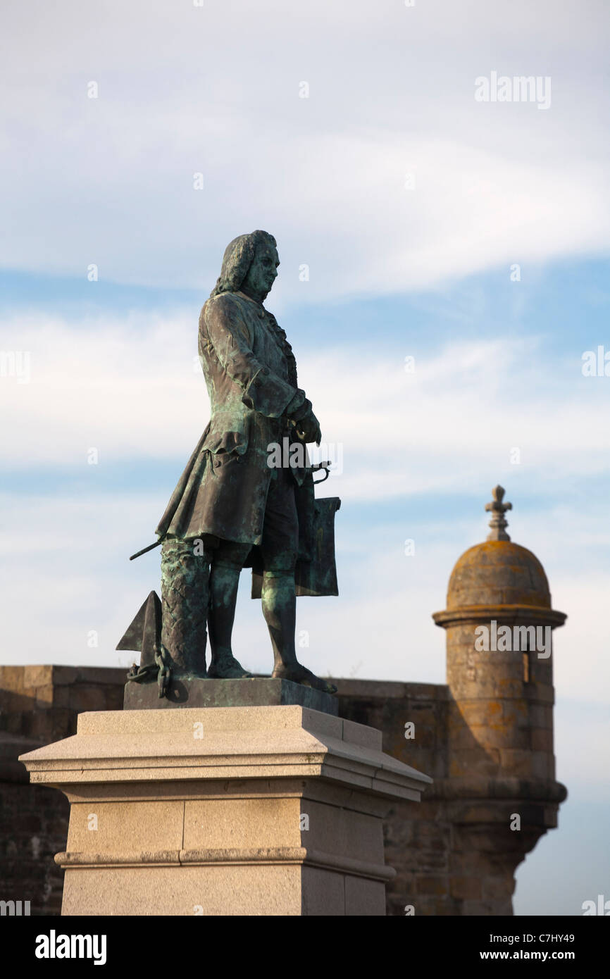 Statue de Bertrand François Mahé, 17thC l'officier de marine français, Saint Malo, Bretagne, France Banque D'Images