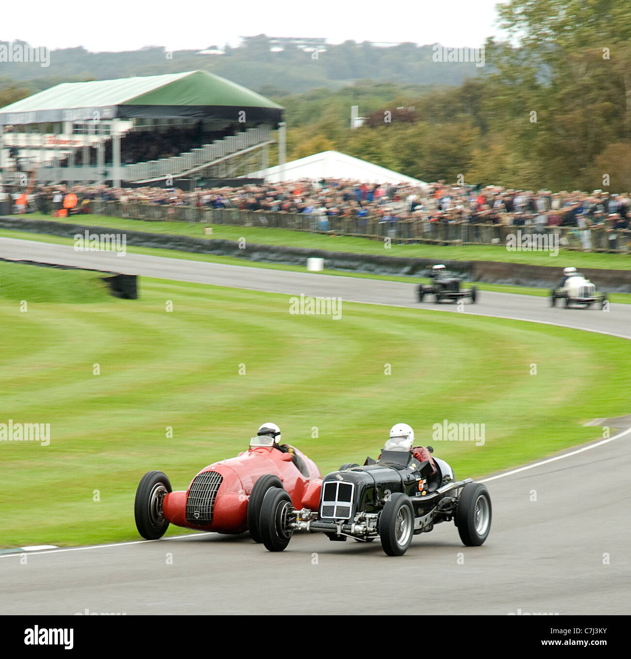 2011 Goodwood Revival Meeting. Goodwood Course pour le Trophée de l'époque, Hulbert et type d'Majzub Alfa Romeo 308c rendez à roue roue. Banque D'Images