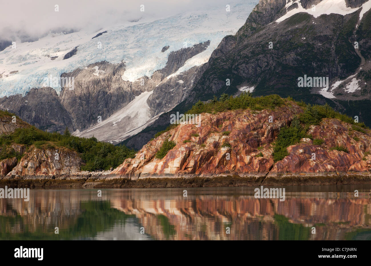 Coucher du soleil dans le nord-ouest de Fjord, Kenai Fjords National Park, près de Seward, en Alaska. Banque D'Images